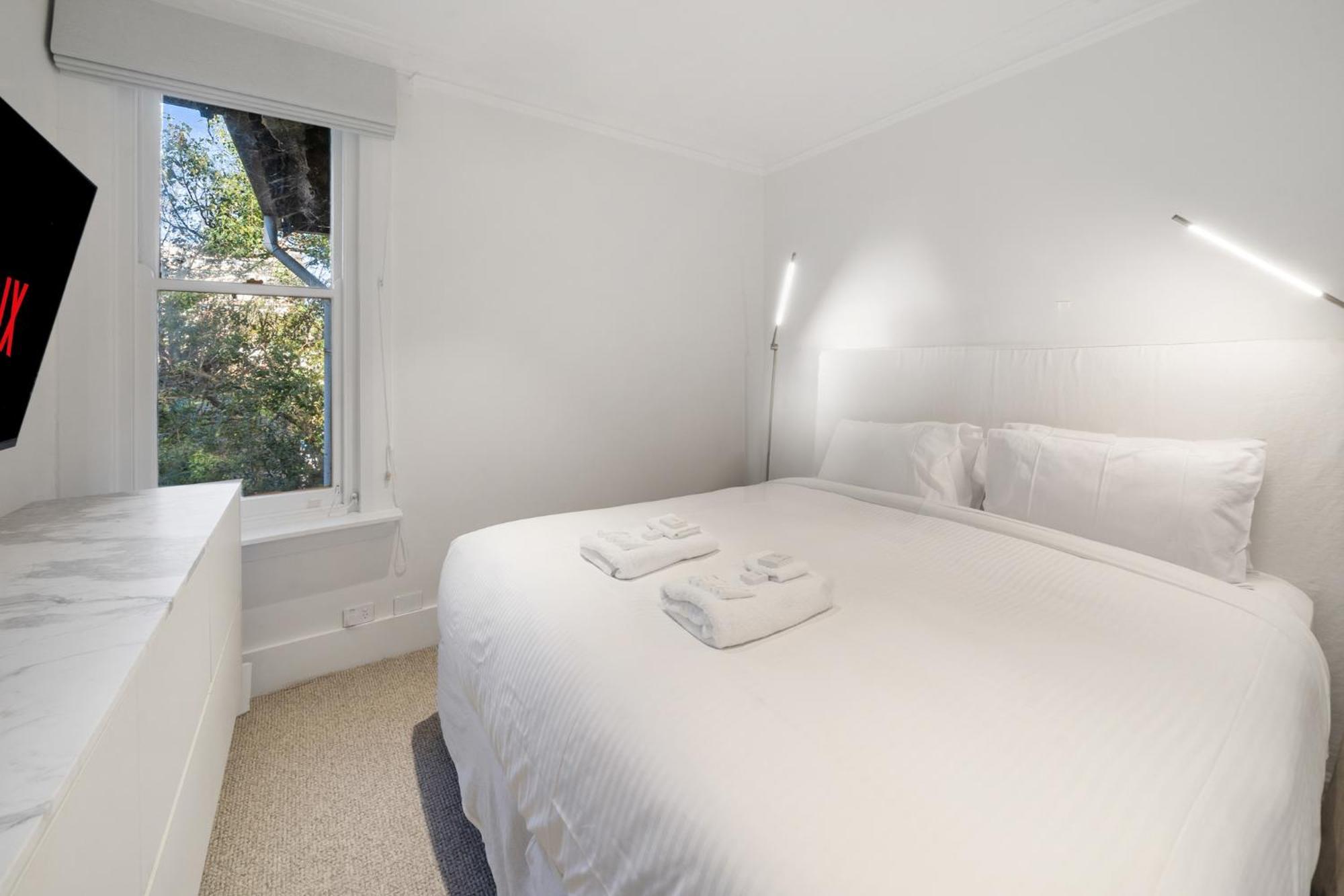 3br Entire Lvl Penthouse With Views Darling Point *