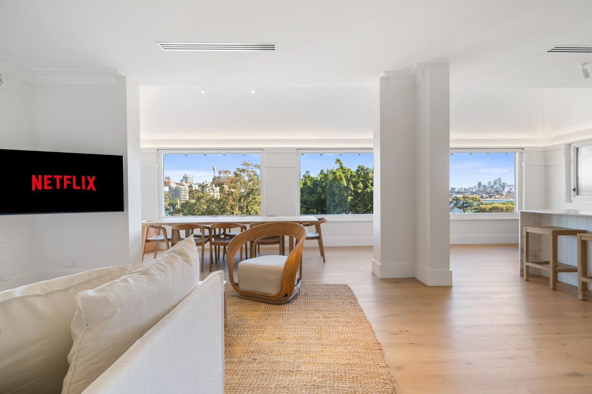 3br Entire Lvl Penthouse With Views Darling Point *